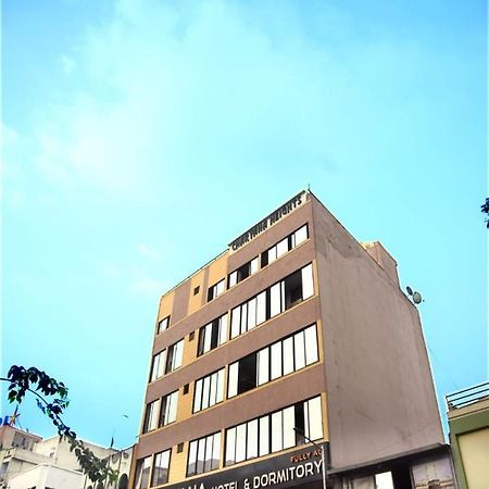 Charyana Hotel Ac Dormitory Ахмедабад Екстер'єр фото