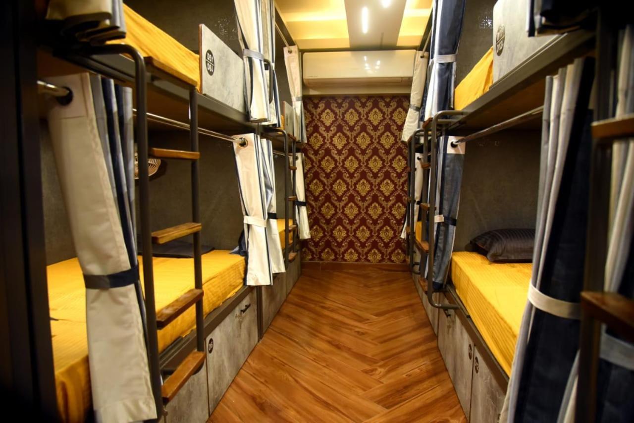 Charyana Hotel Ac Dormitory Ахмедабад Екстер'єр фото