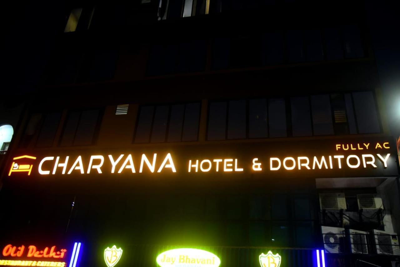 Charyana Hotel Ac Dormitory Ахмедабад Екстер'єр фото