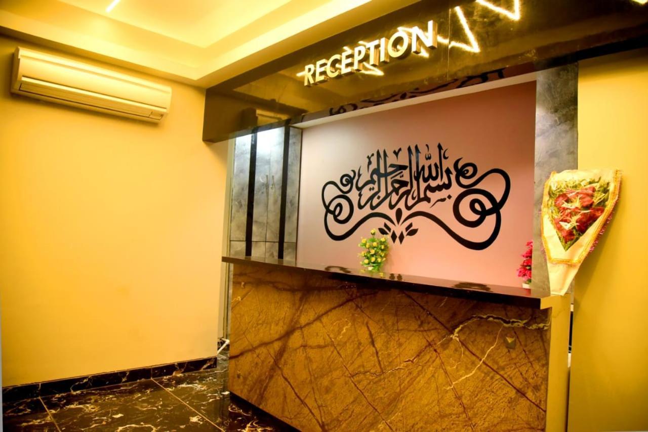 Charyana Hotel Ac Dormitory Ахмедабад Екстер'єр фото