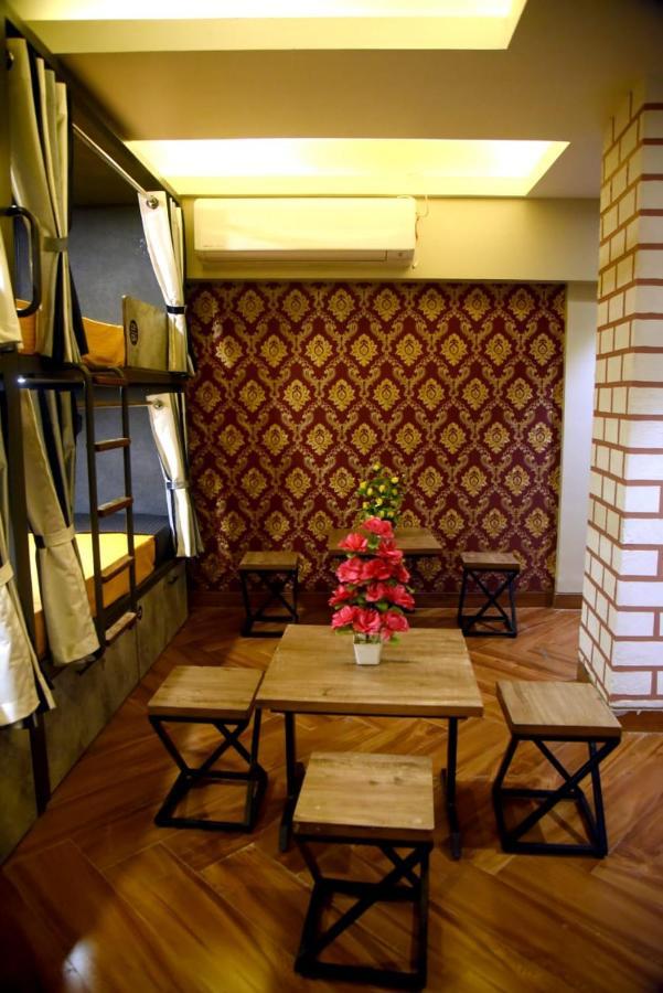 Charyana Hotel Ac Dormitory Ахмедабад Екстер'єр фото